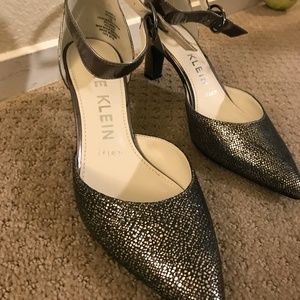 Never worn. Anne Klein Fabulist Leather Pointed Heels